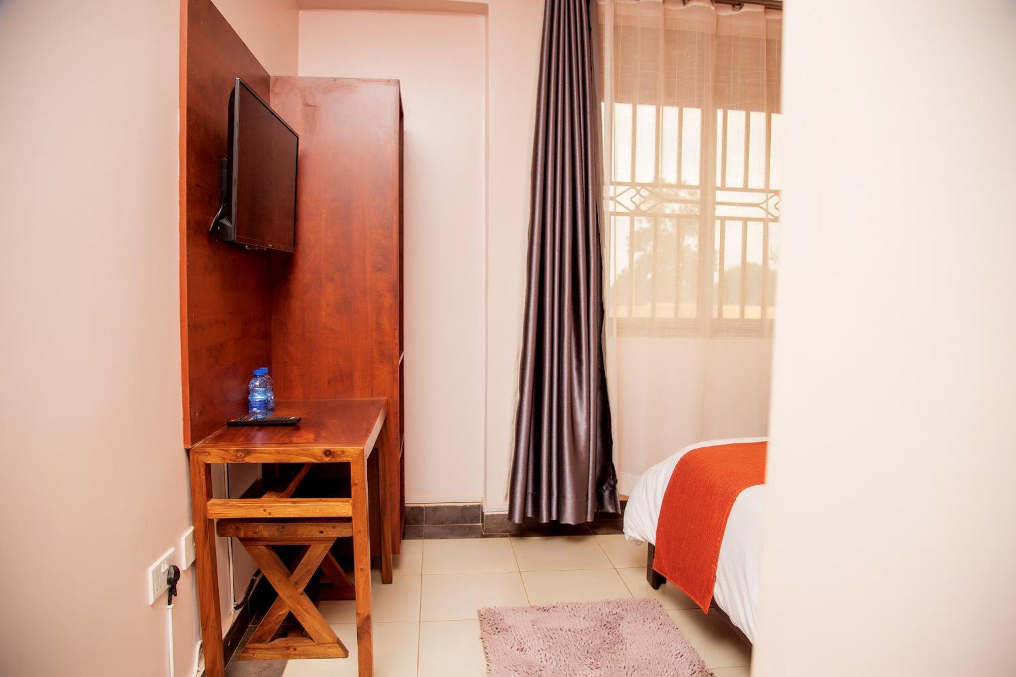 Blue Berries Hotel Entebbe Exterior foto